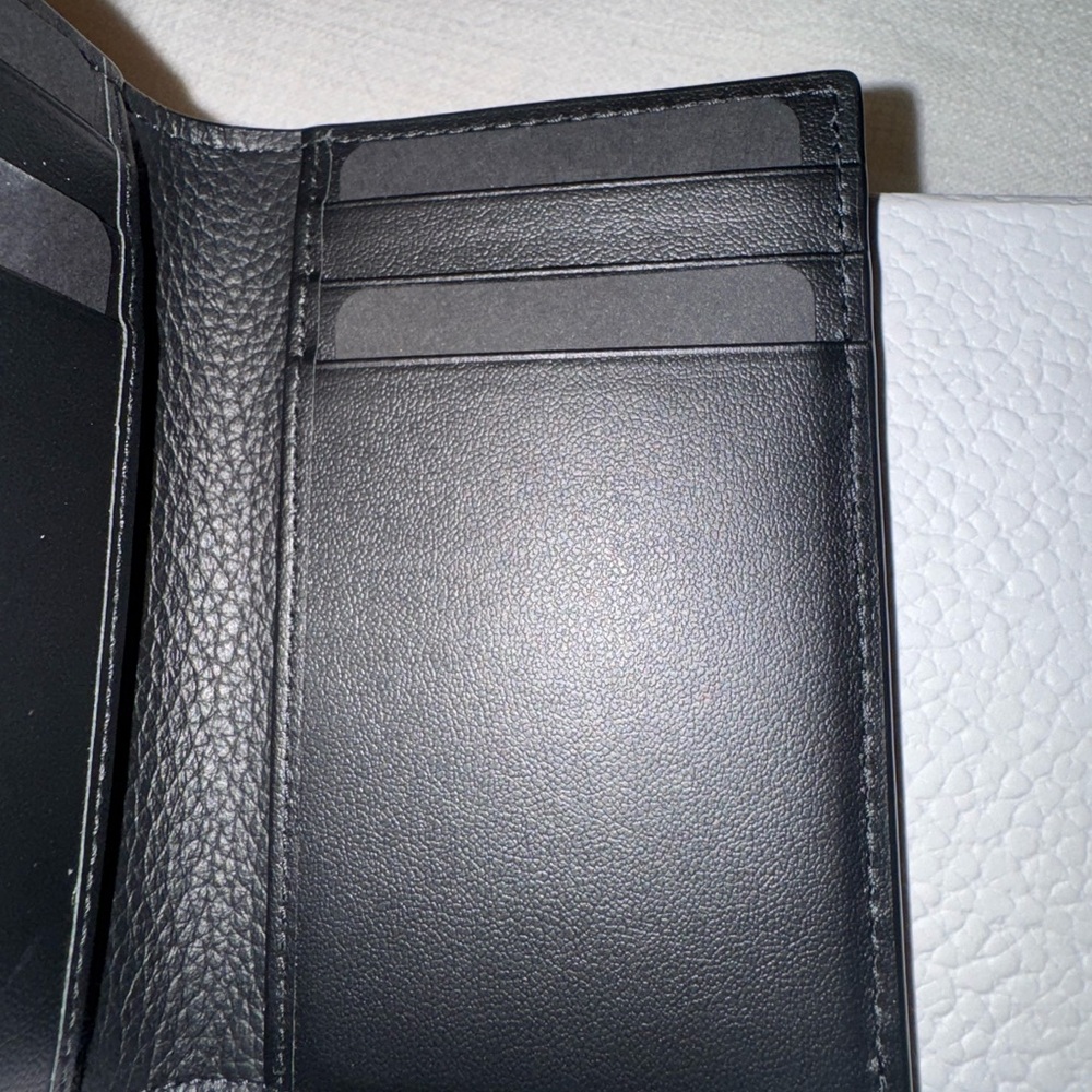 Dior CD Icon Vertical Bifold Card Holder - Picture 4 of 6
